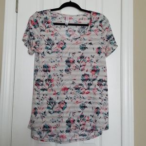 Small LuLaRoe Classic Tee